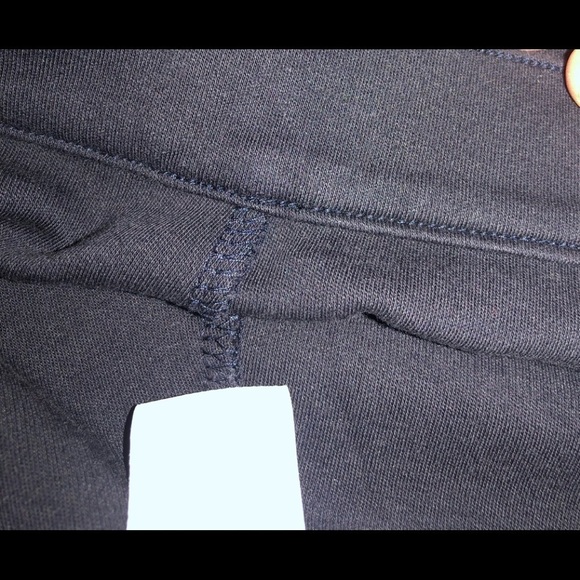 𝅺Chico’s size 8-10 Navy cropped pull on pants stretch like new straight leg - Picture 7 of 11